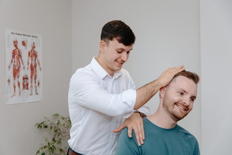 Physiotherapy for neck pain at the Hatt Clinic